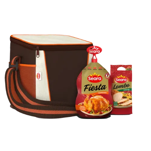 Kit Bons Momentos com uma bolsa térmica marrom com detalhes laranja e dois produtos alimentícios. Os itens são: um frango temperado 