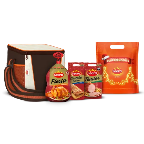 Kit Desejo com uma bolsa térmica marrom com detalhes laranja e três produtos alimentícios. Os itens são: um frango temperado 