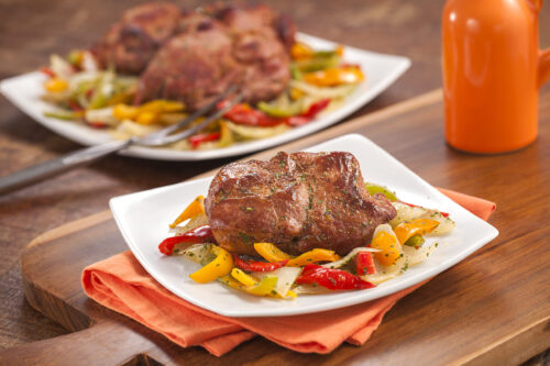 Copa Lombo Grelhada com Cebolas e Tiras de Pimentão