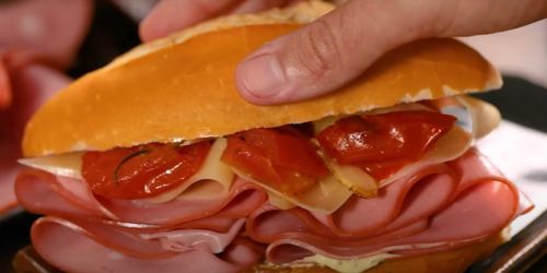 Sanduíche de Mortadela com Tomates Assados