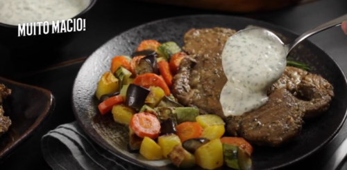 Bife Ancho Fatiado com Molho de Iogurte