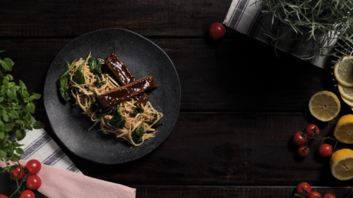 Costelinha de Porco ao Molho Barbecue com Spaghetti de Pupunha