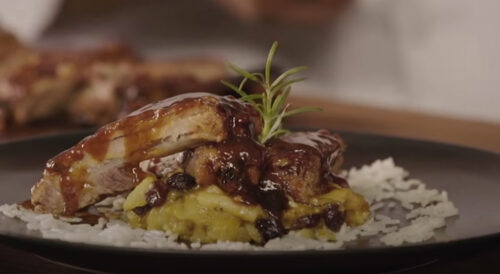 Costela Suína com Barbecue e Chutney de Manga e Maçã