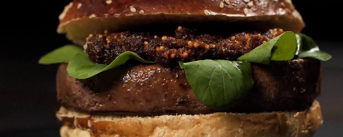 Hambúrguer na Churrasqueira com Geleia de Bacon