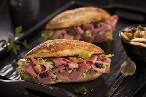 Sanduíche de Mortadela Defumada Seara com Abacaxi