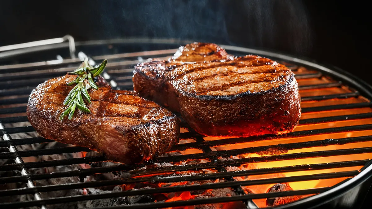 Esse sal é o segredo para temperar carnes de churrasco como nas churrascarias