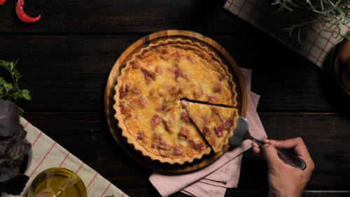 Quiche de Cebola Caramelizada com Mortadela Defumada