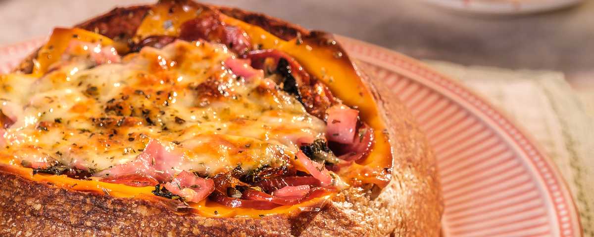 Pão Italiano Recheado com Linguiça e Presunto