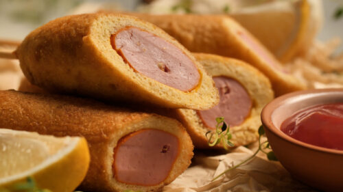 Salsicha Empanada no Palito