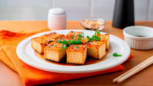 Tofu grelhado com molho de soja e gengibre