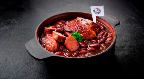 Feijoada com Joelho Defumado de Porco e Linguiça