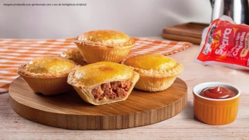 Empadinha de calabresa e queijo coalho