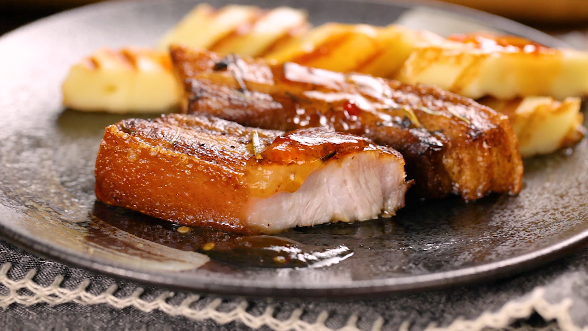 Pancetta em Tiras com Queijo Coalho