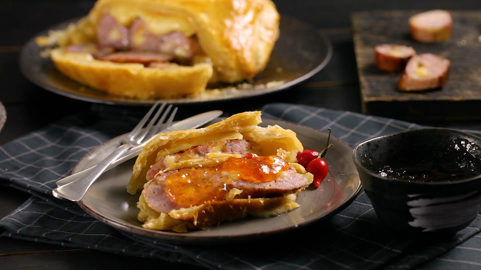 Linguiça Cuiabana com Queijo Brie na Massa Folhada