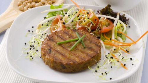 Hamburguer vegetal: 5 opções de acompanhamentos para comer no almoço