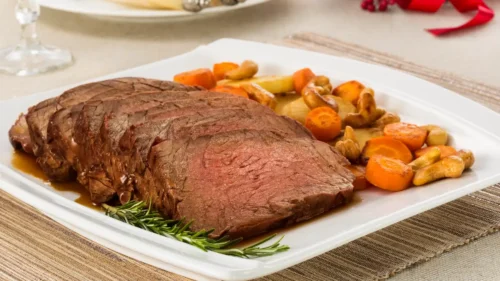 Cachaça para cozinhar? Veja 5 combinações com carnes que deixam a receita suculenta