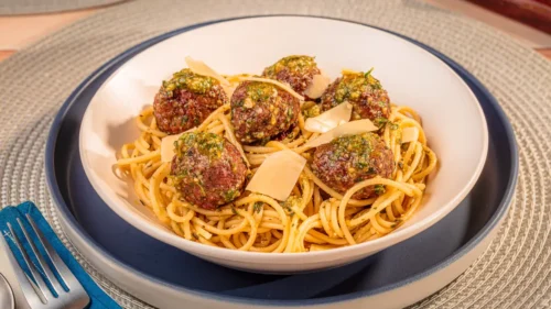 Almôndegas ao Molho Pesto