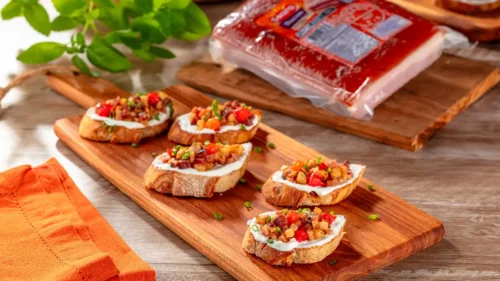 Antepasto de bacon, pimenta biquinho e abacaxi