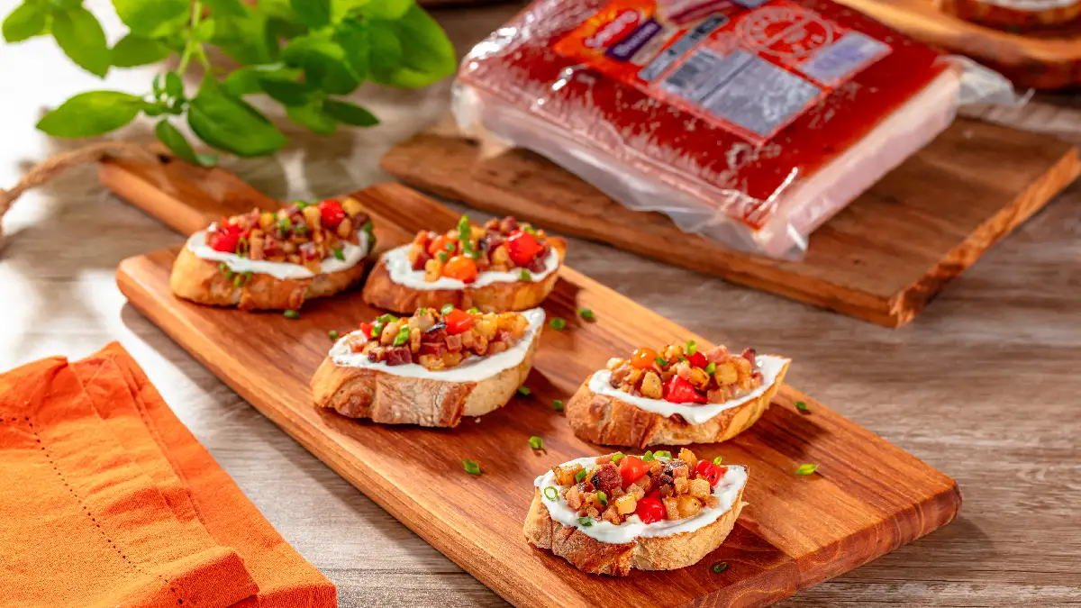 Antepasto de bacon, pimenta biquinho e abacaxi