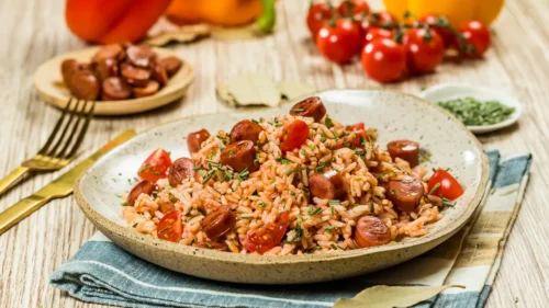 Arroz de Tomate com Linguiça Fininha