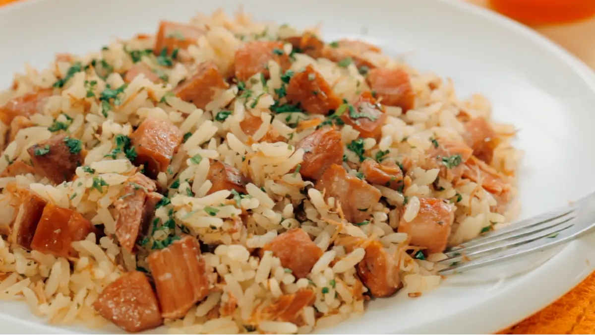 Arroz Tropeiro com Linguiça Calabresa Defumada