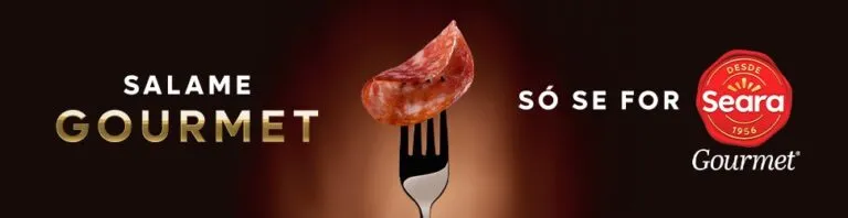 Banner publicitário da Seara Gourmet com salame gourmet e a frase 'Só se for Seara Gourmet'
