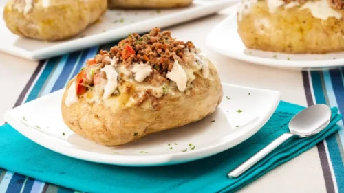 Batata Assada Recheada de Peito Bovino
