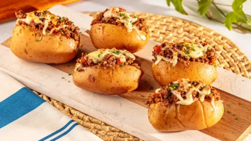 Batata Recheada com Carne Moída e Muçarela