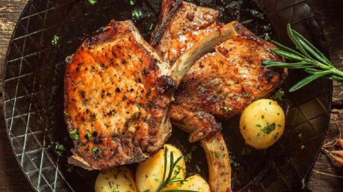 Bisteca de Porco ao Café com Batatas Assadas