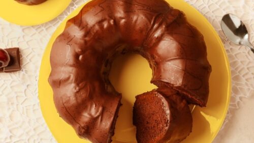 Bolo de chocolate fofinho? Aprenda a receita com poucos ingredientes