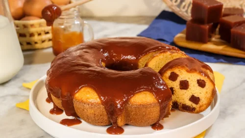 Bolo de Fubá com Goiabada
