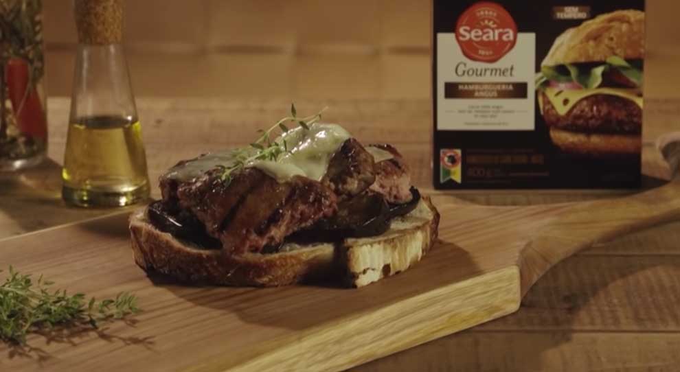 Bruschetta de Hambúrguer Angus com Berinjela ao Mel