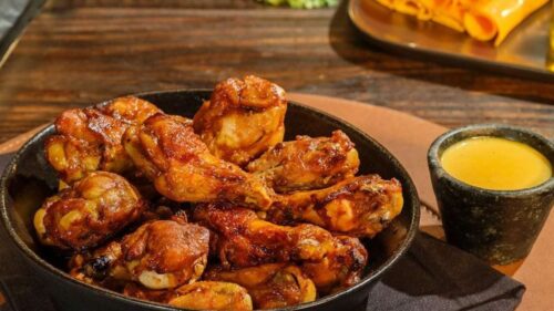 Buffalo wings na airfryer: prepare um aperitivo suculento!