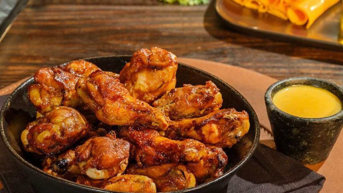 Buffalo wings na airfryer: prepare um aperitivo suculento!