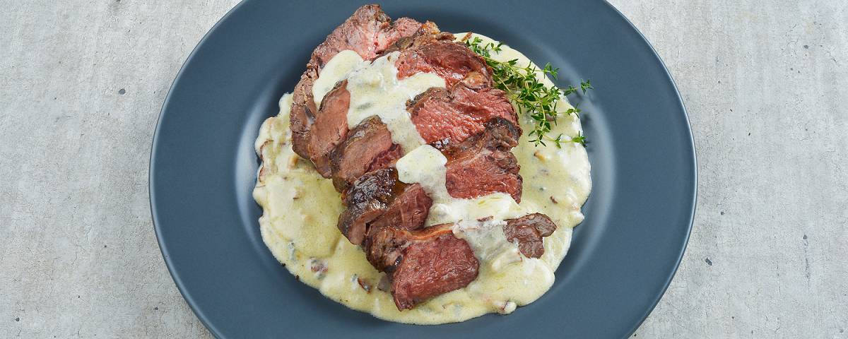 Butcher Steak com Molho de Queijos e Bacon