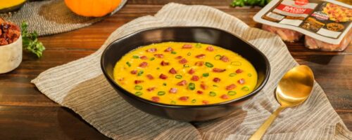 Caldo de abóbora com bacon delicioso para aquecer o corpo; prepare hoje no jantar!