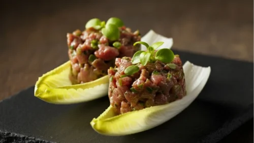 Canapé de Steak Tartare na Endívia