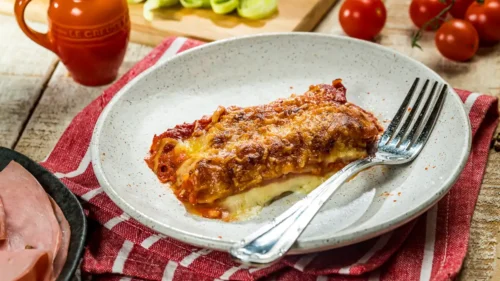 Canelone de Mortadela Italiana com Molho de Tomate