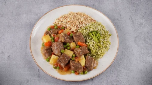 Capa de Filé na Panela com Arroz de Brócolis e Farofa