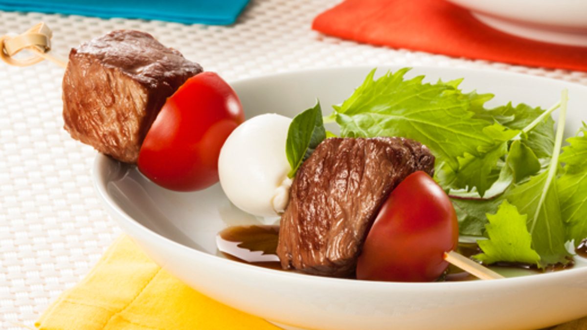 Espetinhos Caprese de Patinho