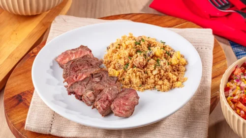 Carne Bananinha com Farofa de Ovos e Bacon