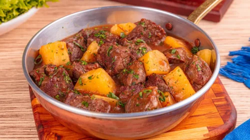 Carne de Panela com Mandioca