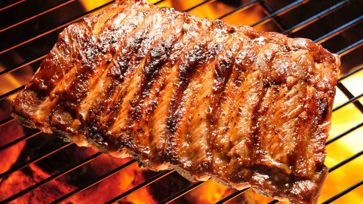 Técnicas de grelhar carne na churrasqueira: confira um guia completo