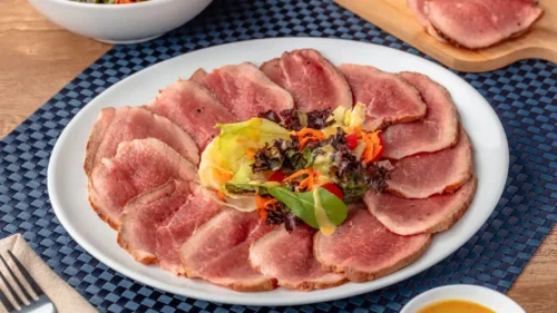 Carpaccio de rosbife de lagarto