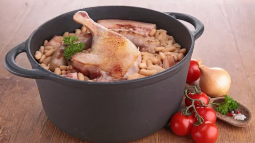 Cassoulet de Frango com Arroz e Farofa de Miúdos