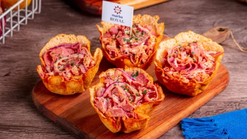 Cestinha de Parmesão com Mortadela Defumada