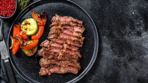 Chuck eye roll com legumes e gremolata