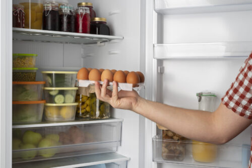 Dentro ou fora da geladeira? Guia prático para armazenar seus alimentos