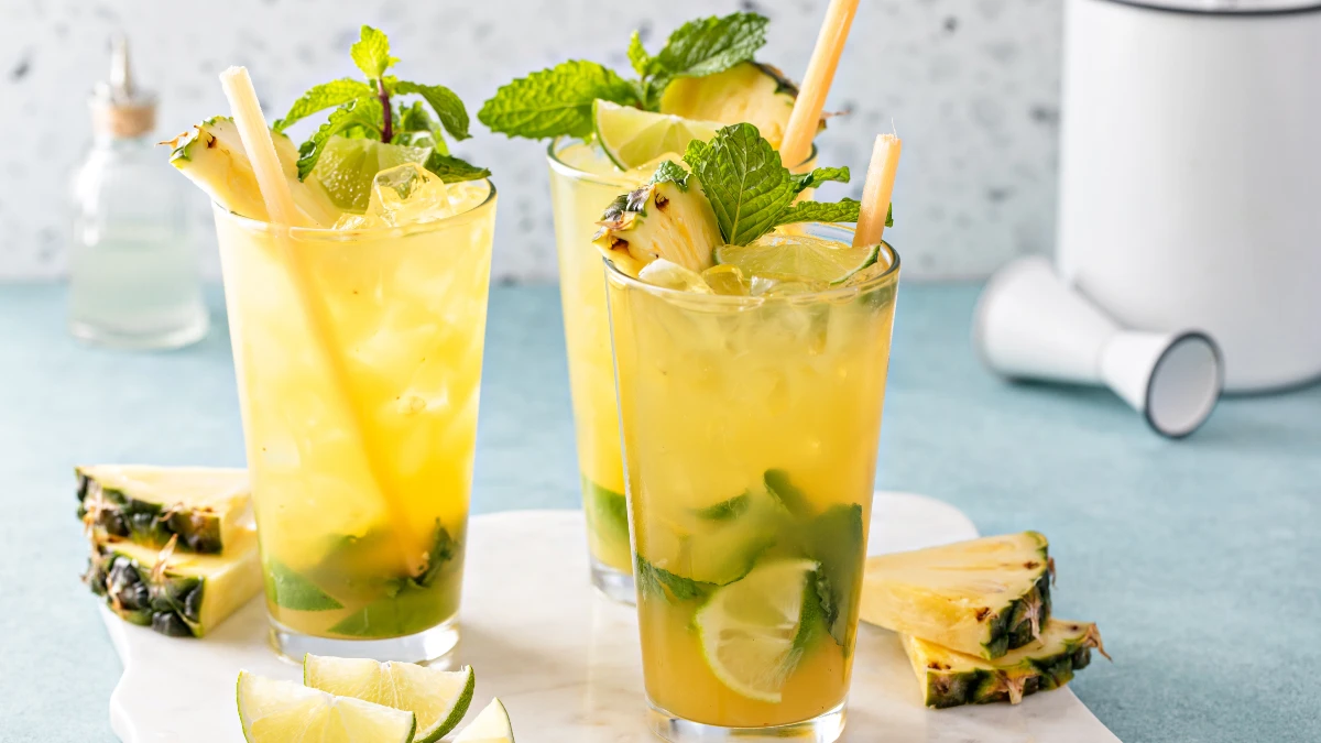 Como fazer caipirinha de abacaxi? Confira a versão refrescante com hortelã