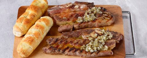Costela com Molho e Cebola e Chimichurri e Pão de alho